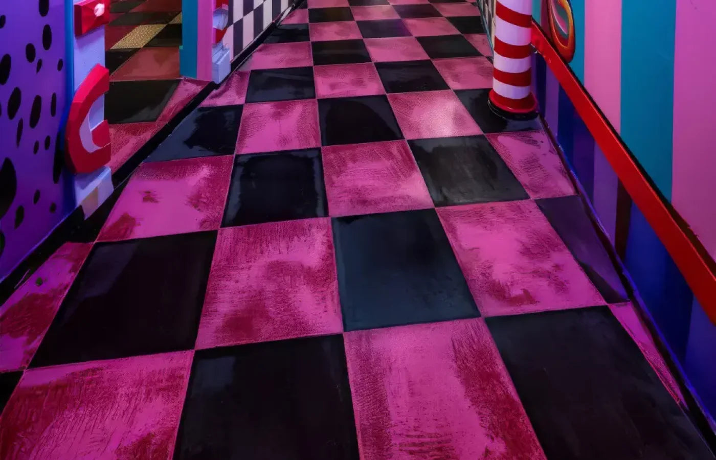 Carnival Funhouse Sweep 14’x9’ UltraCloth (168 x 108 inch) Backdrop
