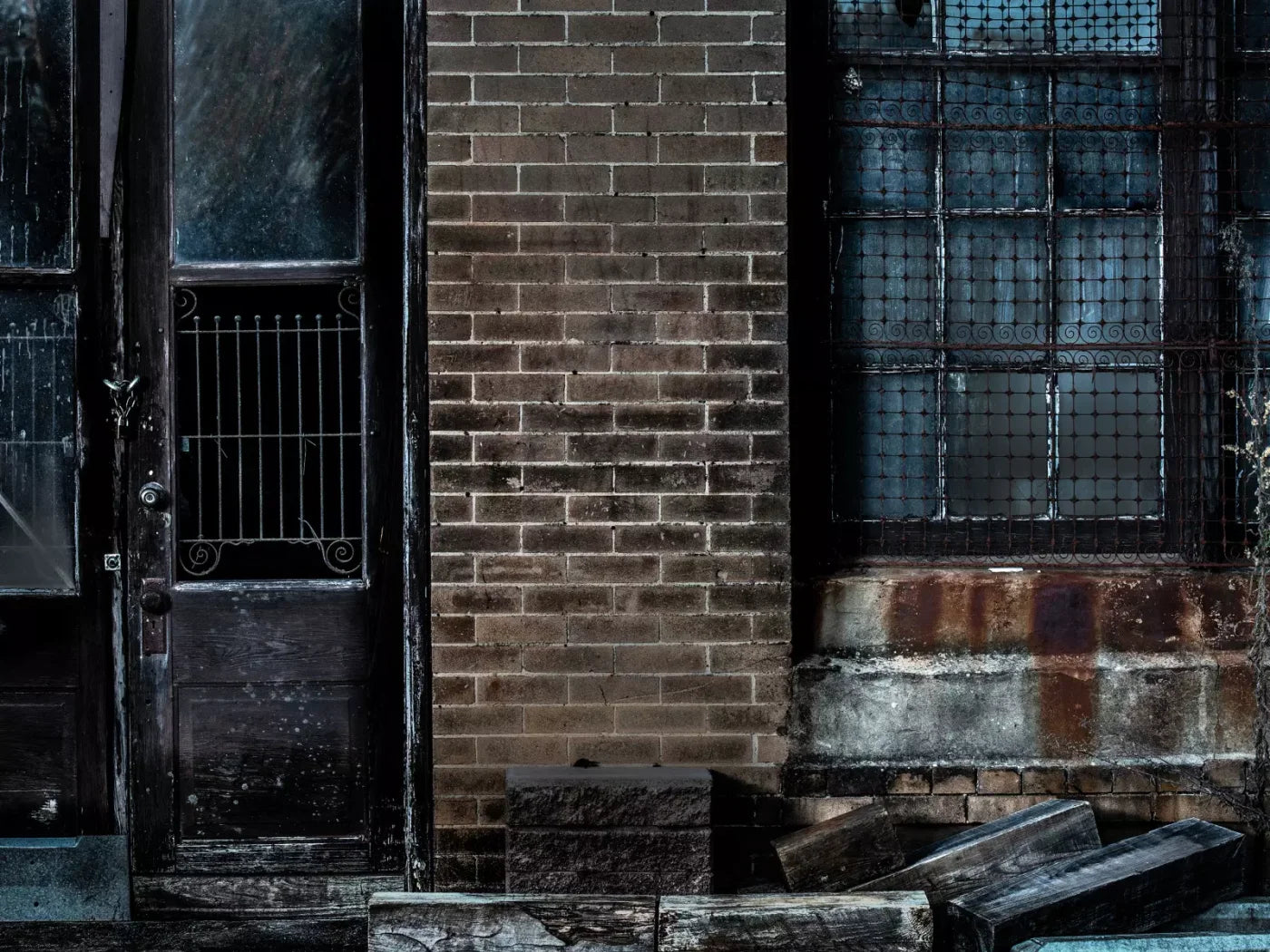 Dark Back Alley 7’X5’ Ultracloth (84 X 60 Inch) Backdrop