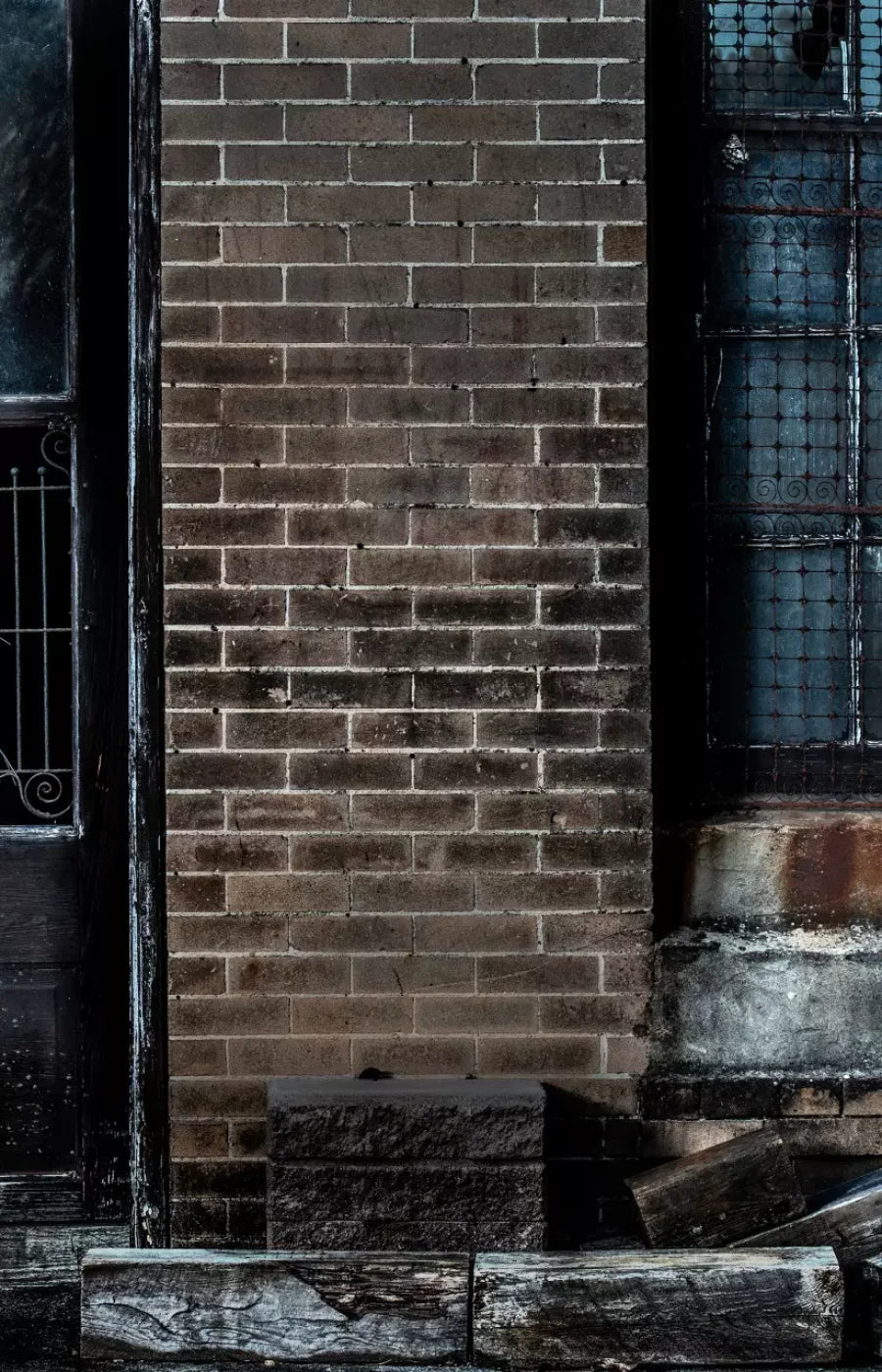 Dark Back Alley 8’X12’ Ultracloth (96 X 144 Inch) Backdrop