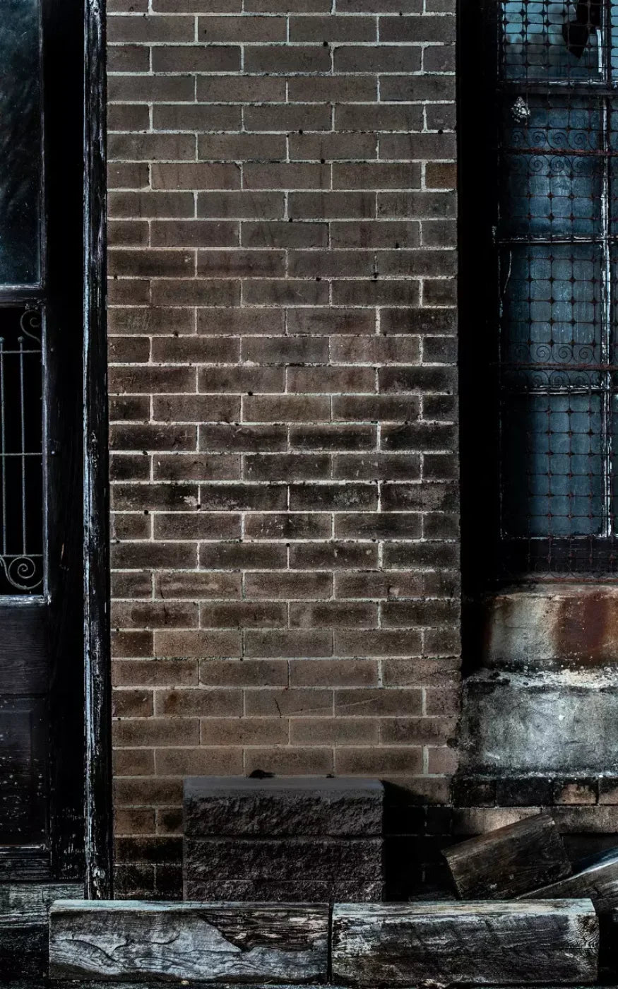 Dark Back Alley 9’X14’ Ultracloth (108 X 168 Inch) Backdrop