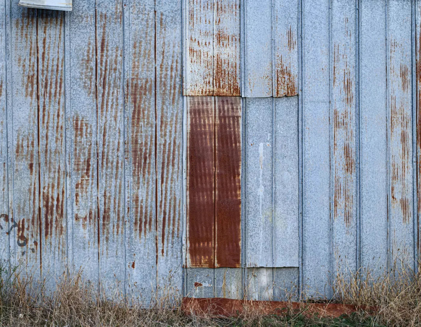 Old Barn Steel 8X6 Fleece ( 96 X 72 Inch ) Backdrop