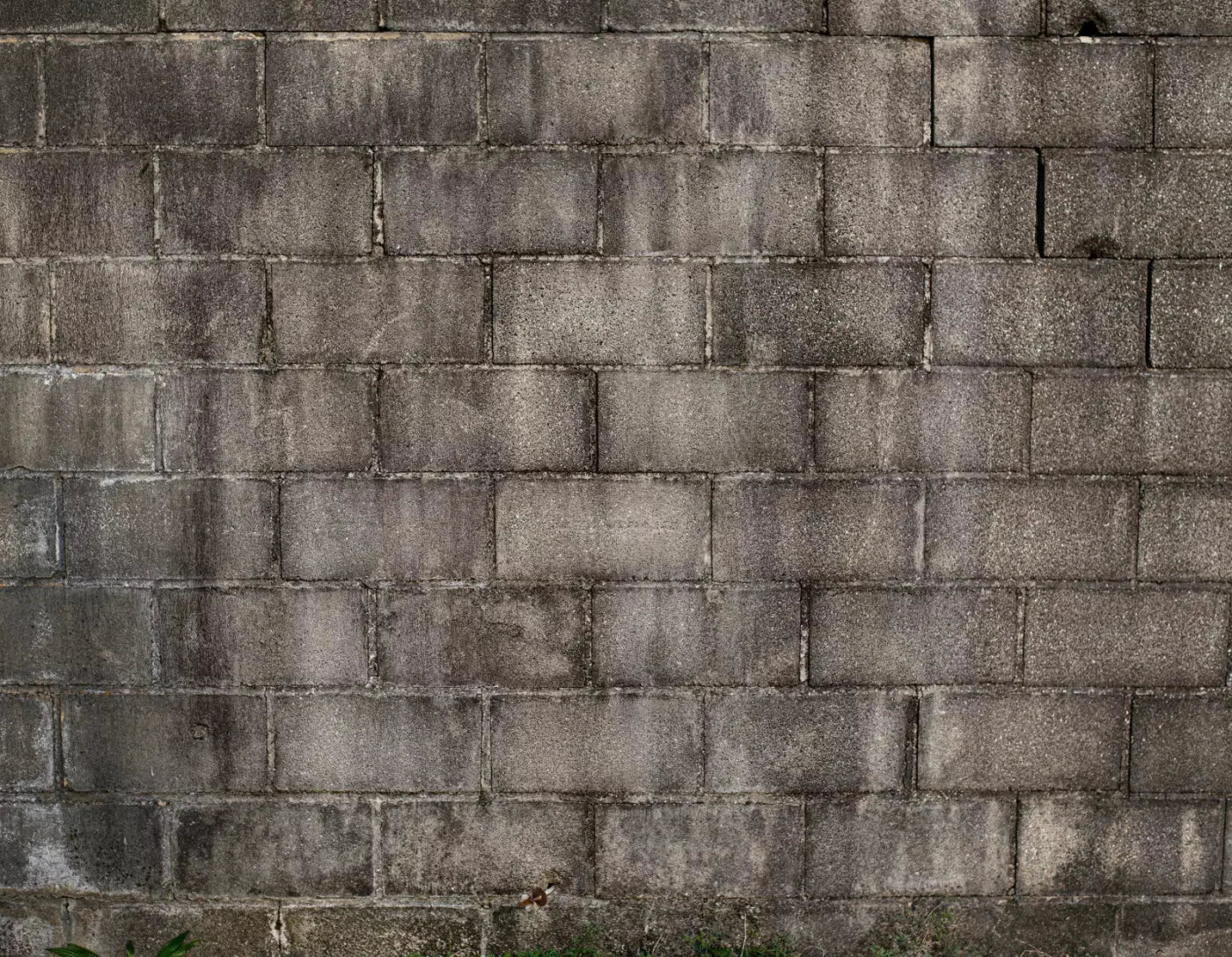 Weathered Cinderblock Wall 8X6 Fleece ( 96 X 72 Inch ) Backdrop
