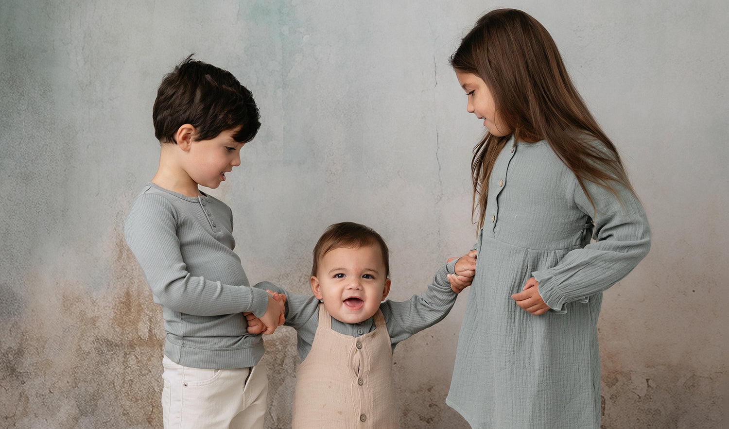 How to Style Children's Portraits: Backdrops, Floors & Outfits