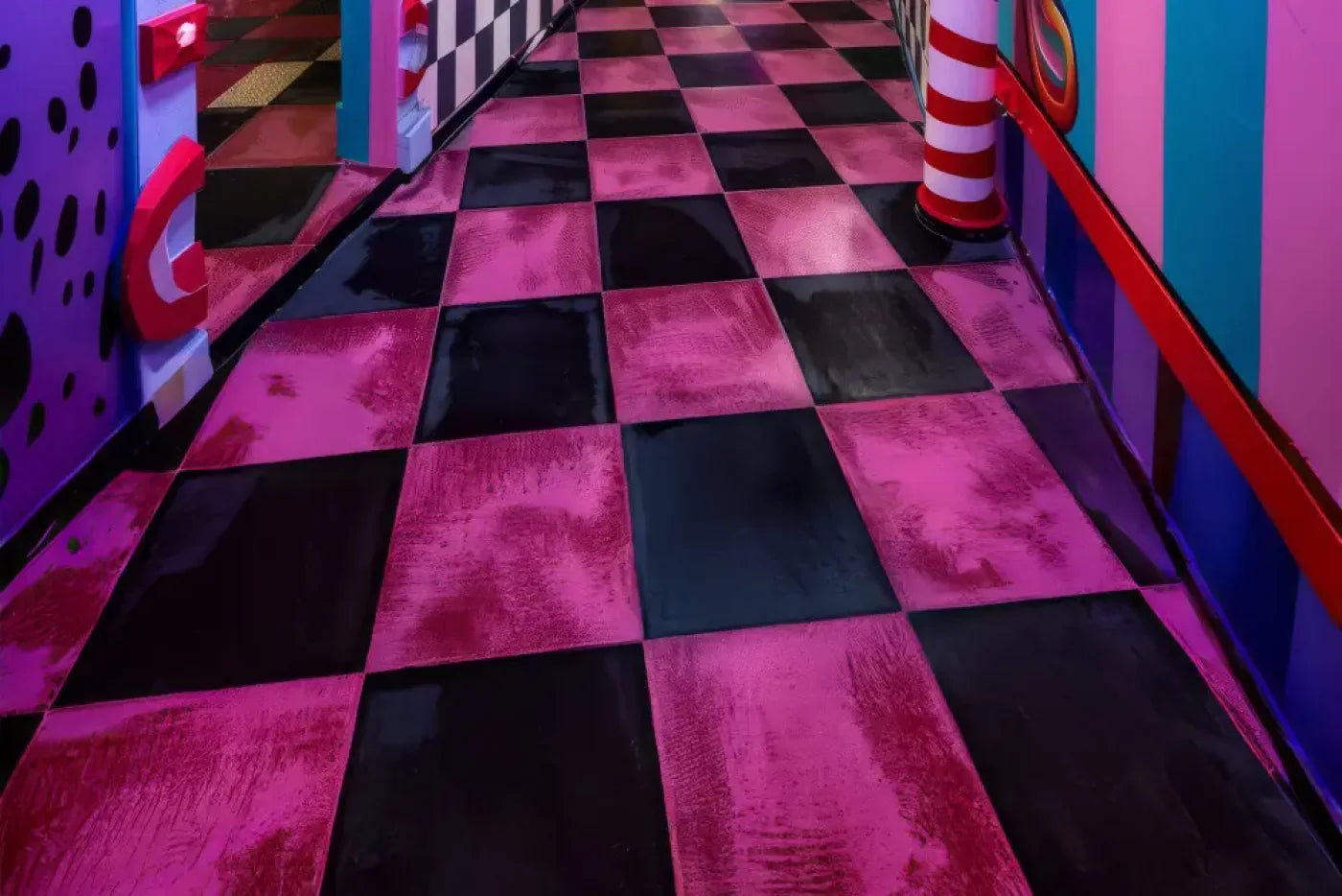 Carnival Funhouse Sweep 12’x8’ UltraCloth (144 x 96 inch) Backdrop