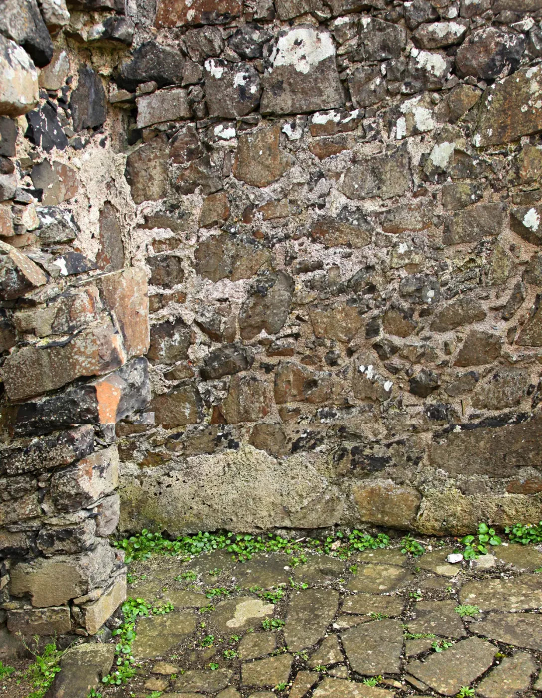 Stone Corner 6X8 Fleece ( 72 X 96 Inch ) Backdrop