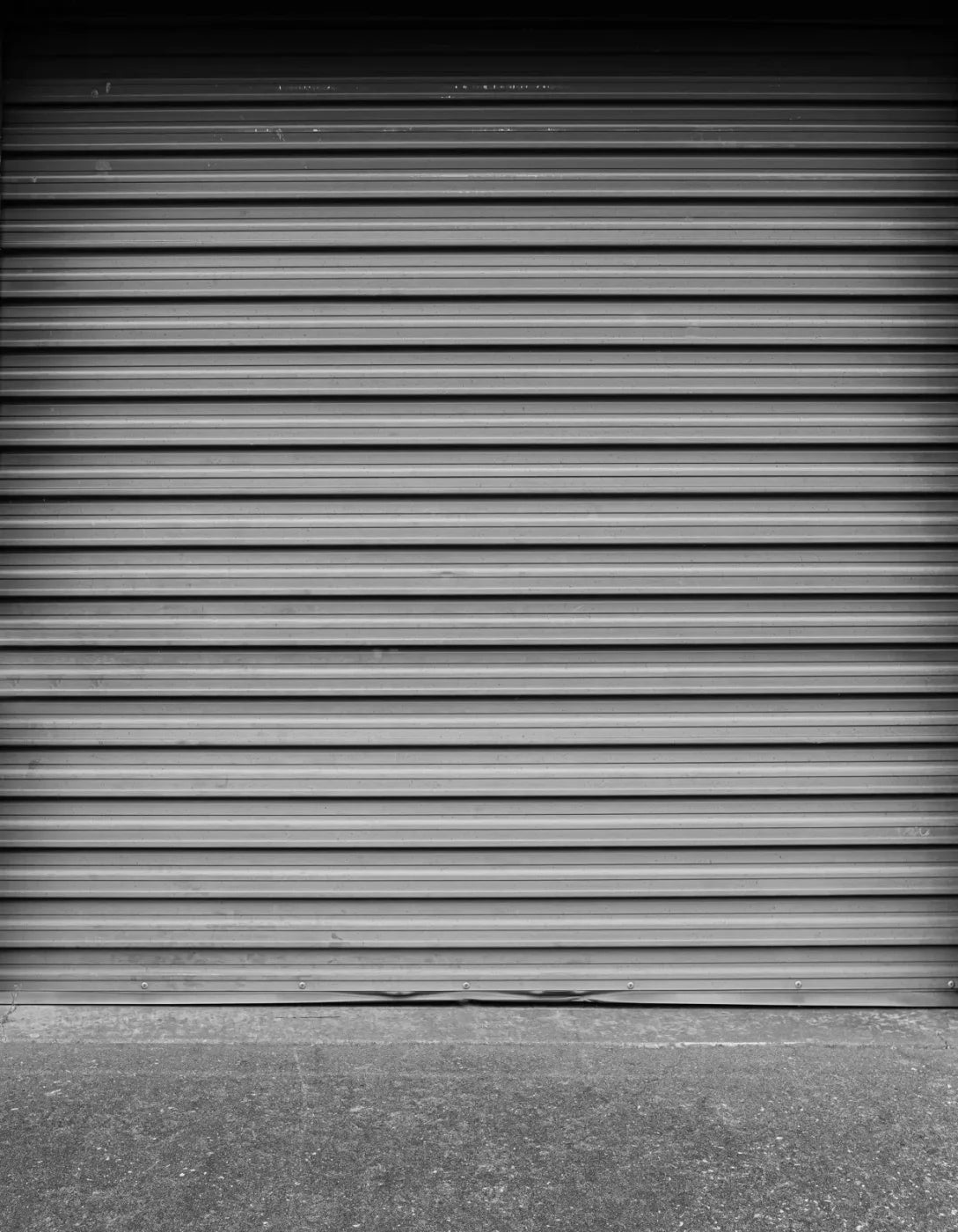 Storage Door Bw 6X8 Fleece ( 72 X 96 Inch ) Backdrop